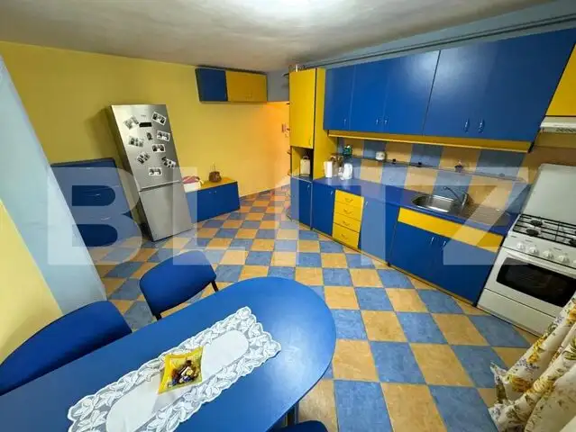 Apartament 3 camere, 64 mp, etaj 3, zona Piata-Cetate