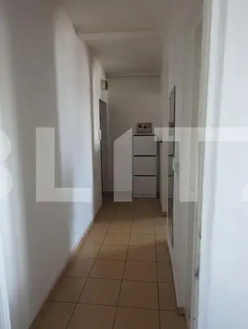 Apartament 2 camere semidecomandat, la mansarda