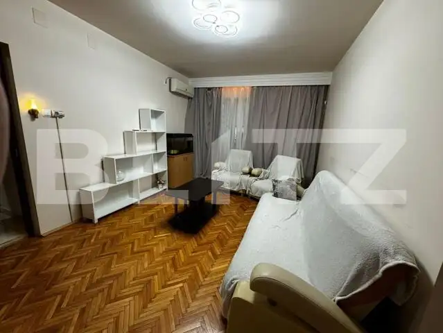 Apartament cu 3 camere, zona Cetate