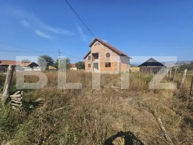 Casa individuala la rosu, 6 camere, teren 1200 mp, Vintu de Jos