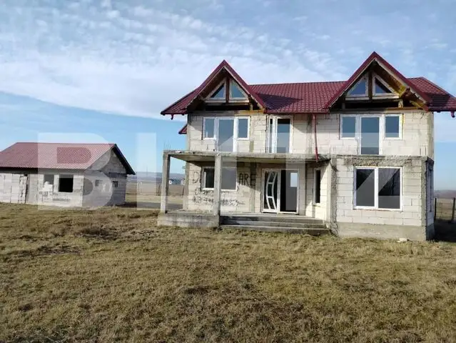 Casa si garaj la roșu în Costâna, Todirești, Suceava