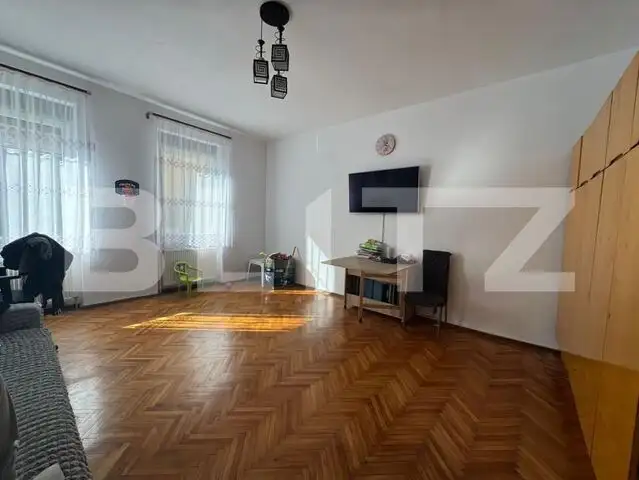 Apartament la casa, 51 mp utili, zona centrala 