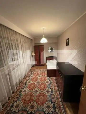 Apartament ultracentral cu 3 camere, centrală proprie și aer condiționat