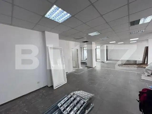 Spatiu comercial , 290 mp, demisol foarte luminos, zona Billa