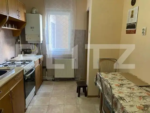 Apartament 3 camere în Piața 25 Octombrie, etaj 3/10