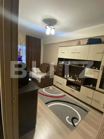 Apartament 3 camere cu balcon, etaj intermediar zona Petrom