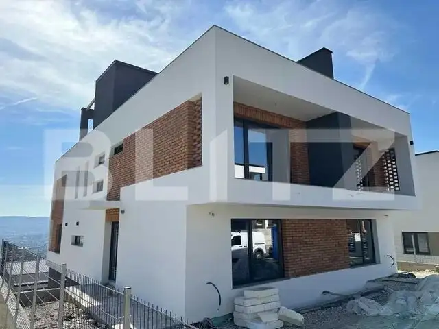 Duplex premium 193 mp utili, 65 mp terase circulabile, 200 mp teren, Voroneț