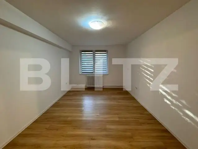 Apartament cu 3 camere , 72 mp , zona Central