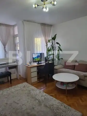 Apartament de 3 camere decomandat, zona Paltinis