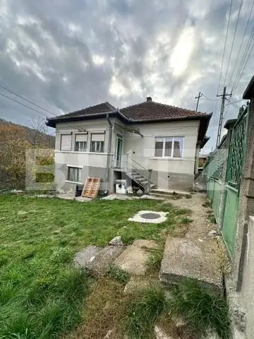 Casa individuala 130mp, curte, anexe, gradina 1400mp zona Baciu 