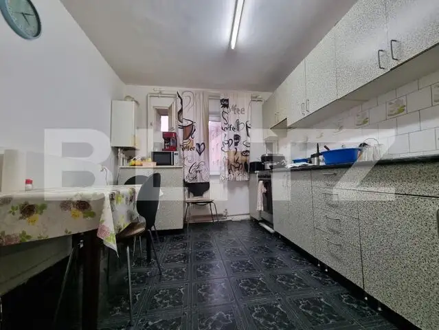 Apartament 4 camere decomandate, 76 mp, etaj intermediar, zona Calea Floresti