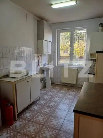 Apartament 2 camere, se preteaza ca spatiu comercial