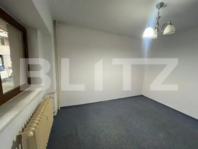 Apartament cu 3 camere la parter, 74 mp, zona-Calea București