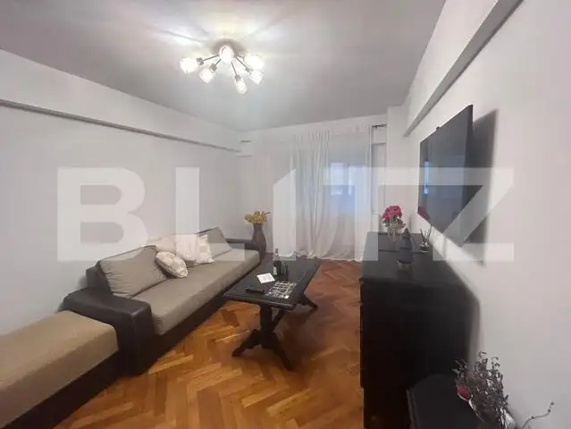 Apartament cu 3 camere, decomandat, 2 bai, Calea Bucuresti