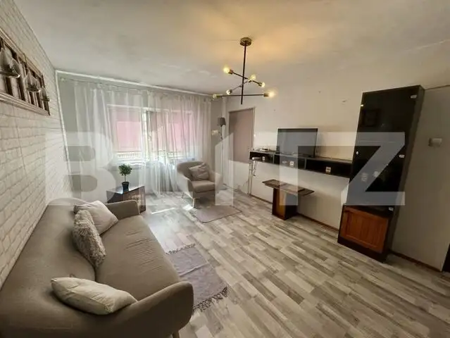 Apartament 3 camere, 2 bai, decomandat, 68 mp utili, etaj 2, zona centrala