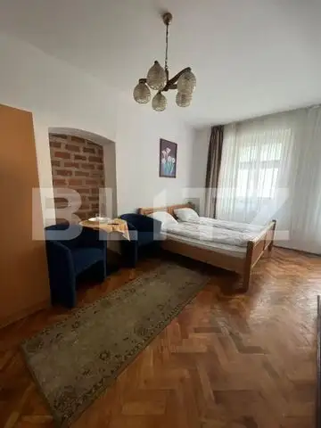 Casa de inchiriat 6 camere, 220 mp, situată în Orasul de Jos