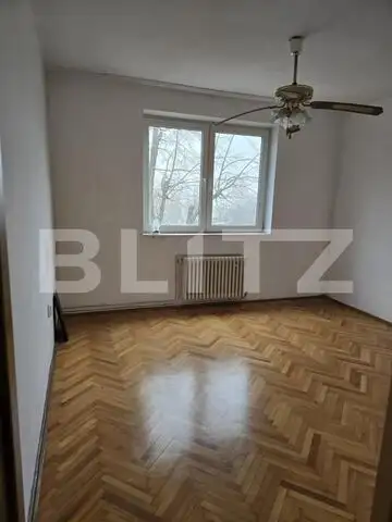 Apartament cu 3 camere, 70 mp, zona Careiului