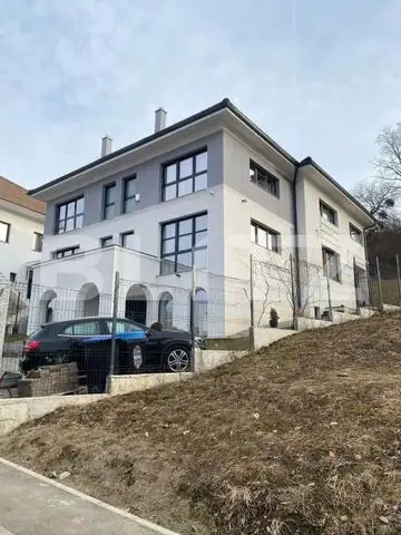 Casa finisata, 6 camere, 430 mp teren, 225 mp utili, zona Campului