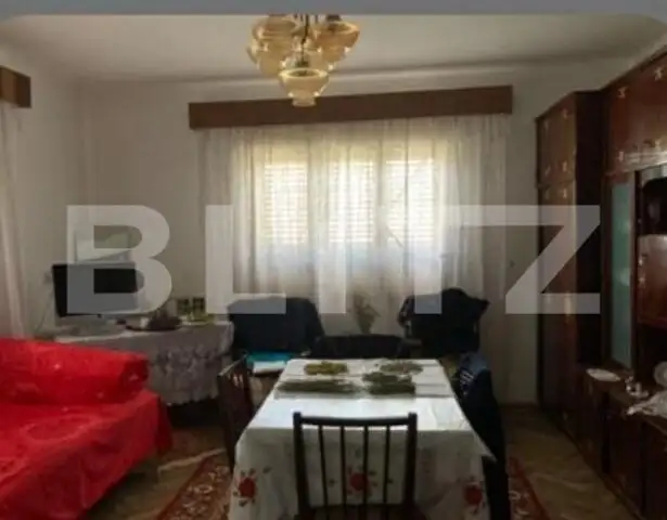 Casa de vanzare, cu 6 camere, 218,44 mp, zona Tasnad 