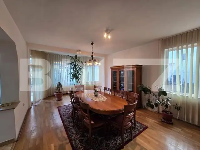 Oportunitate de investiție! Casă de vanzare, cu 8 camere, 382 mp, zona Gruia