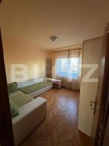 Apartament de vanzare, cu 3 camere, 76 mp, cartier Terezian