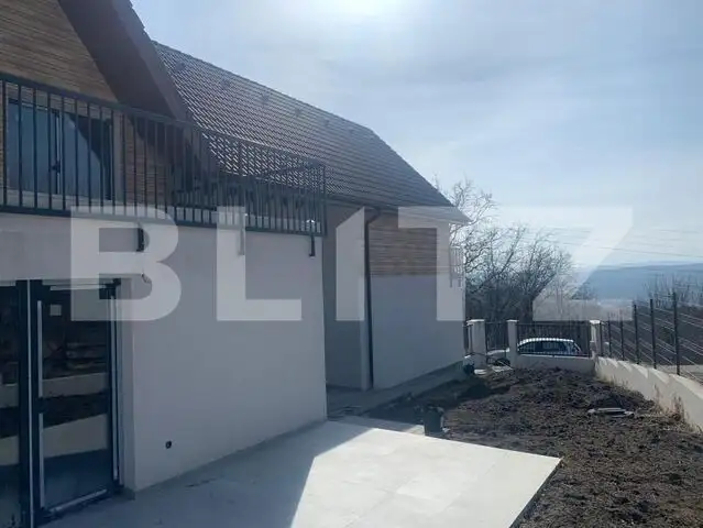 Casă de vânzare, 4 camere, 202 mp, Lângă Pădure