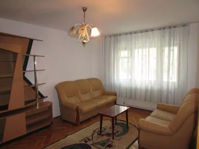 Apartament 3 camere, decomandat, 70 mp, zona Podului Calvaria