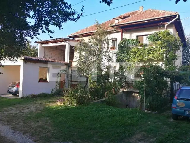 Casa in zona 0 a orasului Sibiu !  4 dormitoare, 2 living-uri, 5 bai, curte de 360 mp