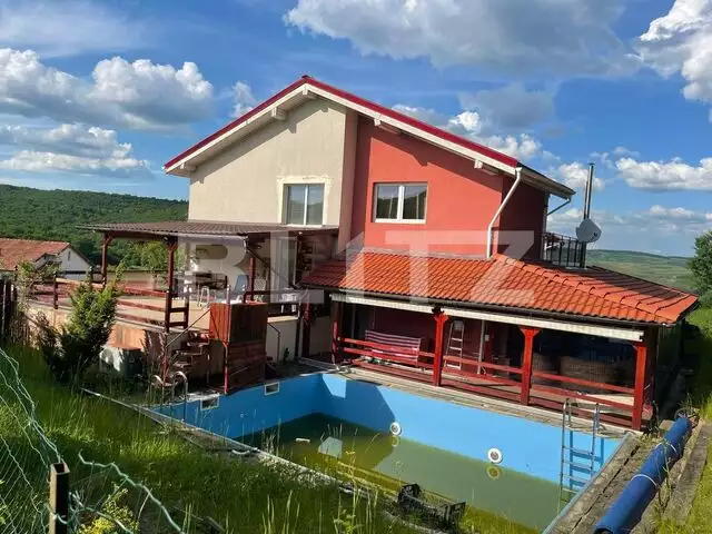 Casa individuala de vanzare, piscina exterioara , 532 mp teren, Gilau ! 