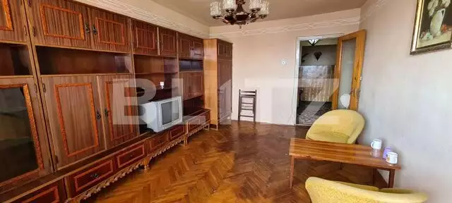 Apartament de 3 camere, 65 mp, decomandat, zona Mihai Viteazu