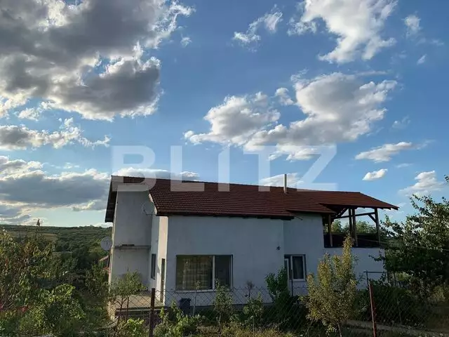 Casa cu vedere catre lac in zona Hanul Pescarilor, 237 mp utili, teren de 1000 mp 