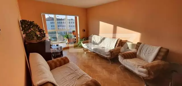 Apartament spatios 3 camere 90 mp in zona Scoala de Inot