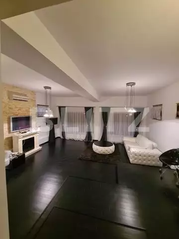 Vila spatioasa de 320 mp cu 7 camere, 4 bai si piscina in Balotesti