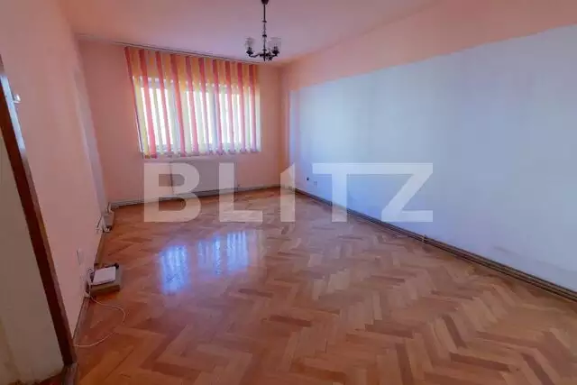 Apartament de 3 camere, 62 mp, semidecomandat, zona Cireșica
