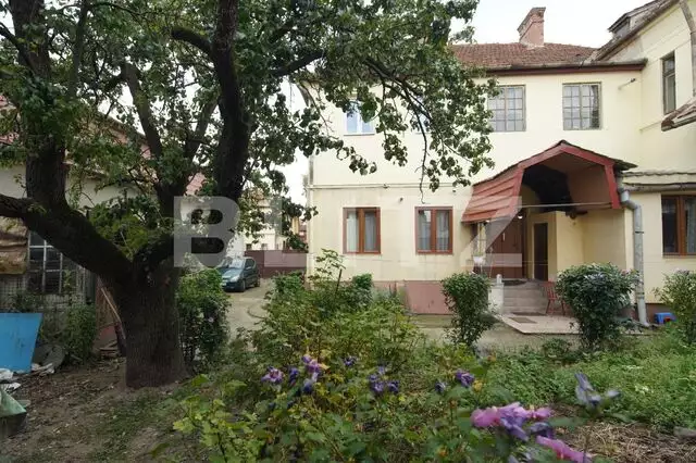 Apartament la casă, 216mp de curte, la 5 minute de centrul Sibiului!