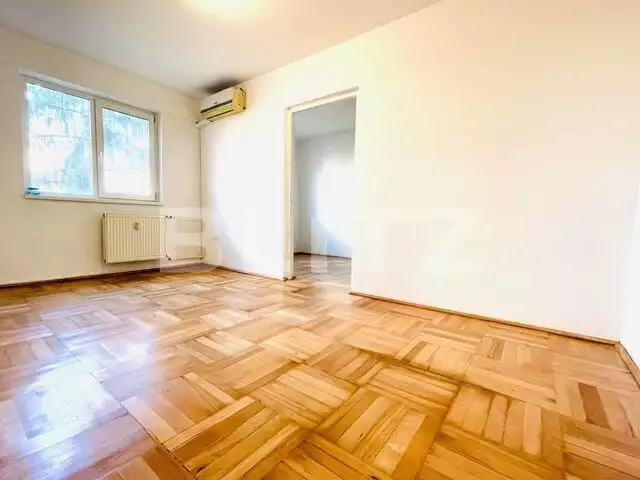  Apartament de 2 camere, 40 mp, semidecomandat, zona Intim! Negociabil