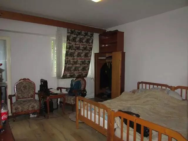 Apartament 1 camera, 28 mp, decomandat, recent zugravit, zona strazii Nicolae Titulescu