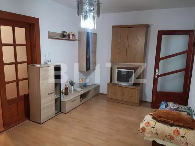 Apartament cu 3 camere, semidecomandat, etaj intermediar, zona Gradinita Elena Farago, Valea Rosie