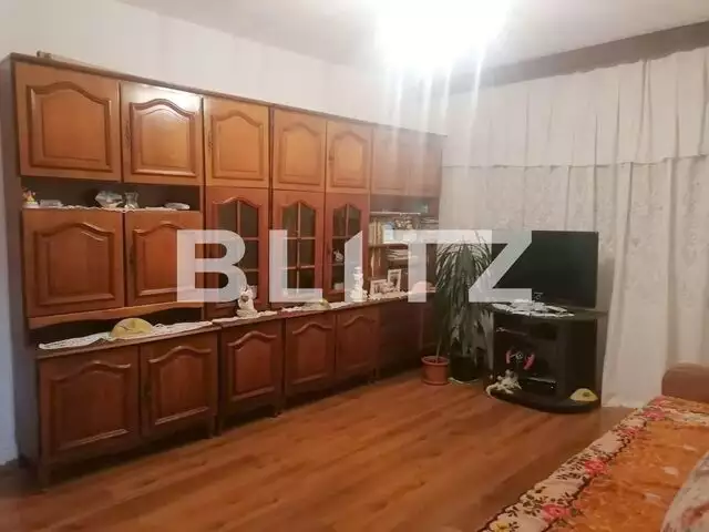 Apartament 3 camere, semidecomandat,zona Craiovita Noua