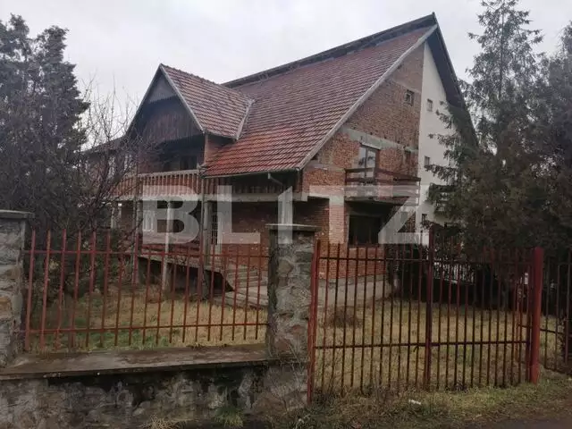 Duplex la rosu, 310 mp utili, teren 700 mp, Păuliș