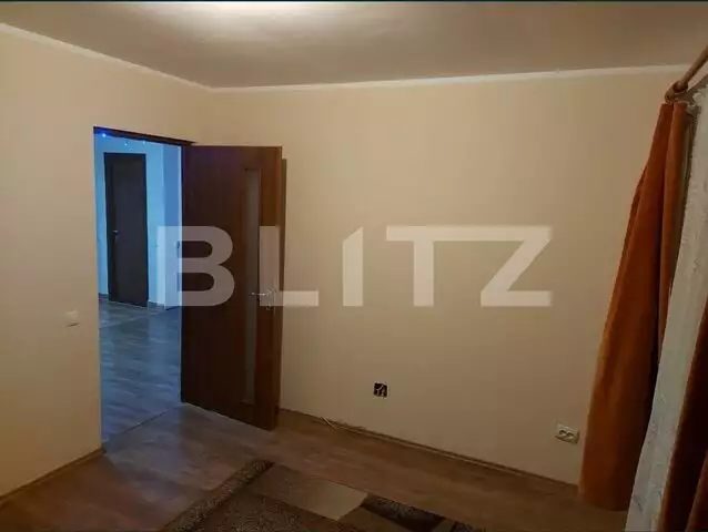 Apartament 3 camere, etaj intermediar, parcare zona Atelierul de Pizza