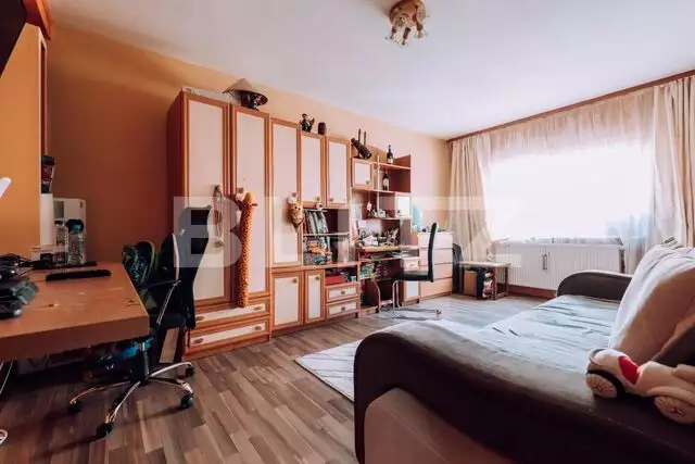 Apartament 3 camere, decomandat, zona Aradului