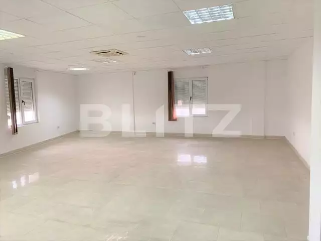 Birou modern intr-o cladire de birouri, 60 mp, zona Parneava