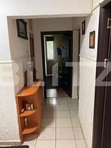 Apartament 3 camere, 68 mp, balcon, zona Vitan