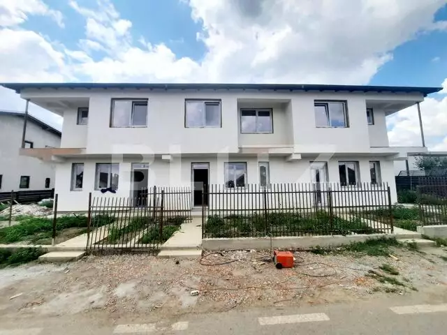 Casa de tip triplex, 76 mp, in Horpaz