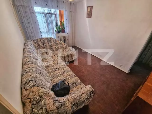 Apartament 4 camere, etaj intermediar, zona Craiovita Noua(Racheta)