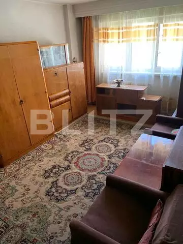 Apartament de 3 camere, 72 mp, balcon, zona Cetate