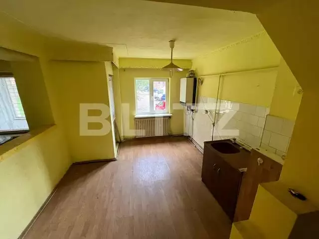 Apartament de 4  camere, 100 mp, decomandat, zona Stadion