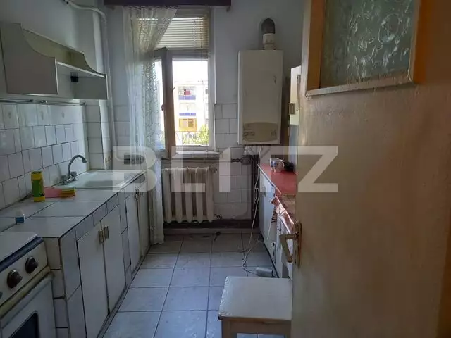 Apartament 3 camere, semidecomandat, zona Nanterre 