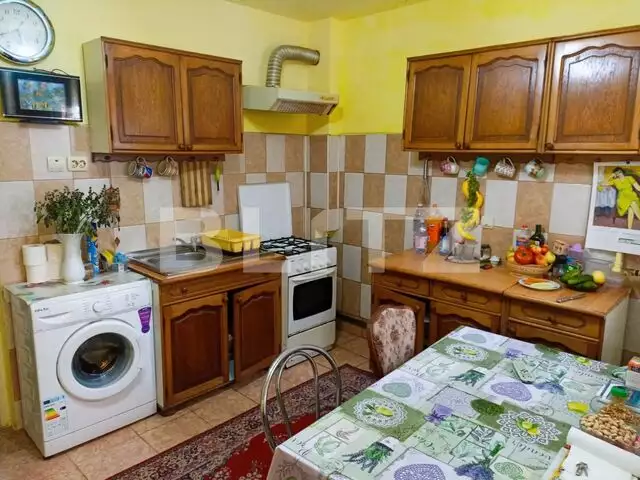 Apartament 2 camere, la casa, decomandat, zona Cetate